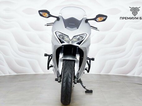 2017 Honda VFR 800, серебристый, 799000 рублей, вид 4
