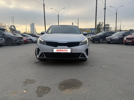 2022 Kia Rio IV Рестайлинг, серый, 1750000 рублей, вид 3