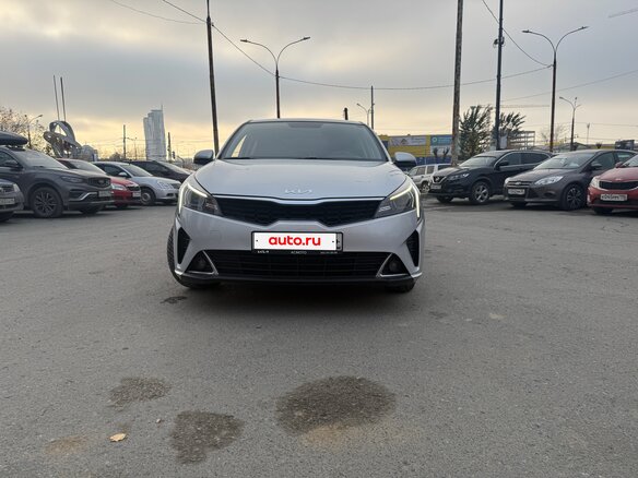 2022 Kia Rio IV Рестайлинг, серый, 1750000 рублей - вид 2