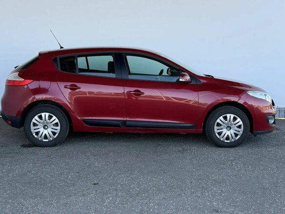 2013 Renault Megane III Рестайлинг, красный, 850000 рублей - вид 3