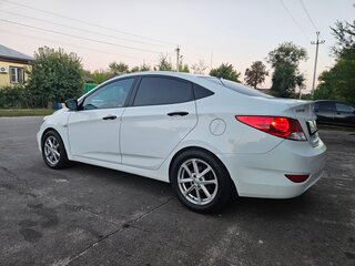 2014 Hyundai Solaris I, белый, 750000 рублей, вид 5