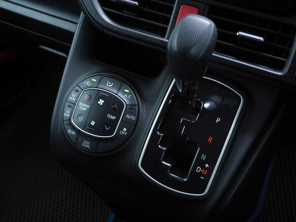 2017 Toyota Noah III (R80) Рестайлинг, чёрный, 2299000 рублей - вид 16