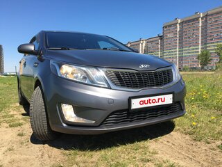 2013 Kia Rio 5-speed III, серый, 700000 рублей, вид 2