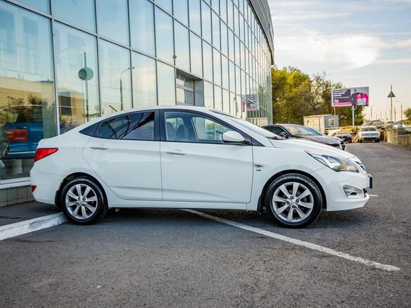 2015 Hyundai Solaris I Рестайлинг, белый, 1098000 рублей - вид 7
