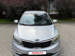 2016 Kia Rio III Рестайлинг, серебристый, 950000 рублей, вид 3
