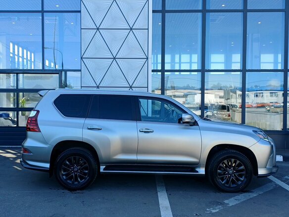 2022 Lexus GX 460 II Рестайлинг 2, серый - вид 3