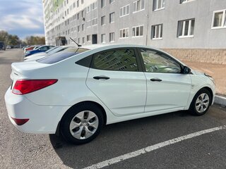 2015 Hyundai Solaris I Рестайлинг, белый, 826000 рублей, вид 4