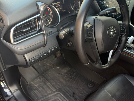 2020 Toyota Camry VIII (XV70), чёрный, 2925000 рублей, вид 5