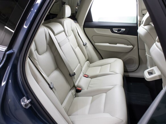 2020 Volvo XC60 II, голубой, 3450000 рублей - вид 9