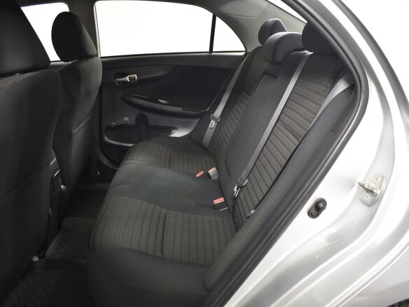 2010 Toyota Corolla X (E140, E150), серебристый, 830000 рублей - вид 8