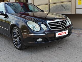2008 Mercedes-Benz E-Класс 550 III (W211, S211) Рестайлинг, чёрный, 1600000 рублей, вид 2