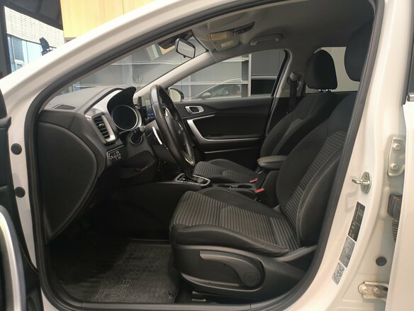 2021 Kia Ceed III Рестайлинг, белый, 1850000 рублей - вид 21