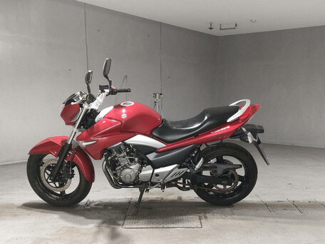 2015 Suzuki GSR 250, красный, 275000 рублей, вид 2
