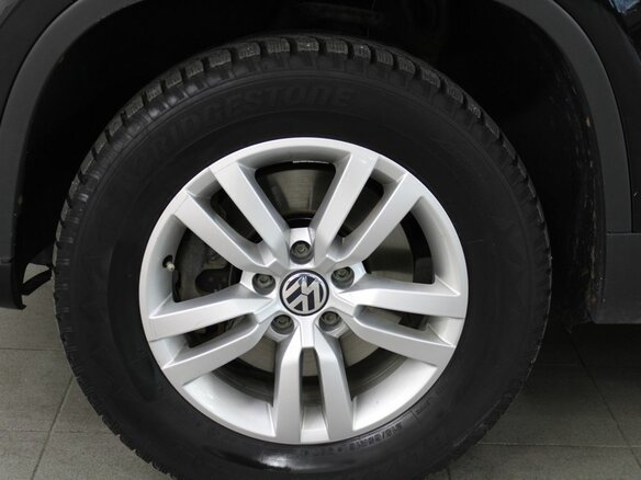 2015 Volkswagen Tiguan I Рестайлинг, чёрный, 1488000 рублей - вид 20