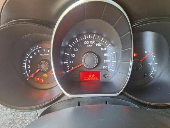 2014 Kia Rio 6-speed III, белый, 920000 рублей - вид 5