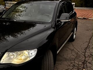 2009 Volkswagen Touareg I Рестайлинг, чёрный, 1550000 рублей, вид 2