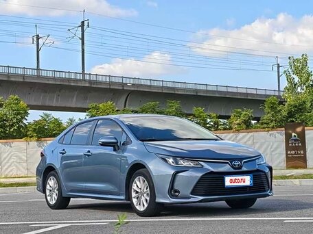 2022 Toyota Corolla XII (E210), серебристый, 1849999 рублей, вид 3