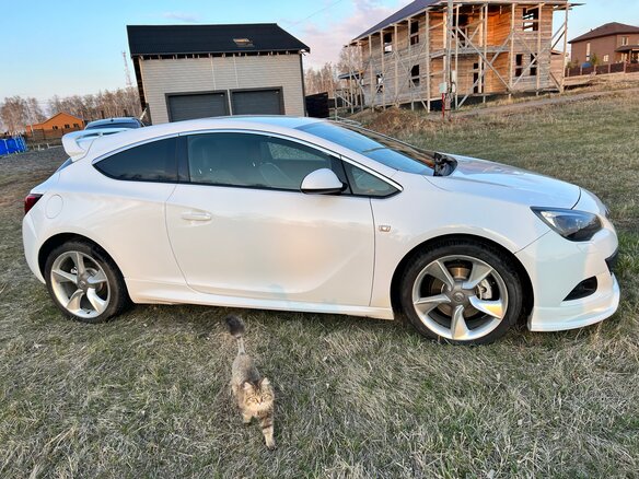 2013 Opel Astra GTC J Рестайлинг, белый, 1350000 рублей - вид 8