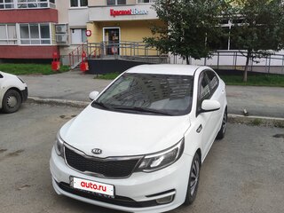 2015 Kia Rio III Рестайлинг, белый, 650000 рублей, вид 3