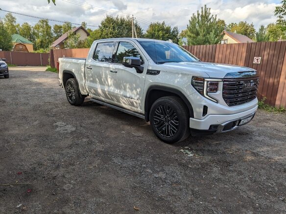 2022 GMC Sierra Crew Cab IV Рестайлинг, белый, 7900000 рублей - вид 2