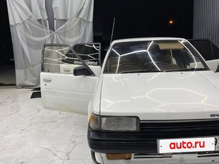 1987 Toyota Carina 4-speed IV (T150), белый, 250000 рублей, вид 3