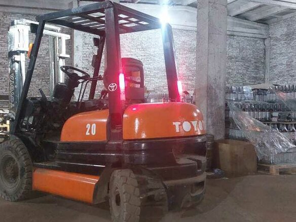 1997 Toyota 6F, оранжевый, 760000 рублей