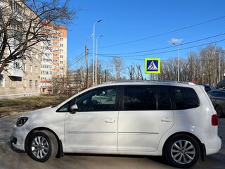 2012 Volkswagen Touran I Рестайлинг 2, белый, 849999 рублей, вид 5