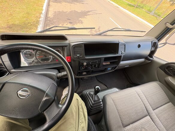 2010 Nissan Cabstar, синий, 1200000 рублей - вид 9
