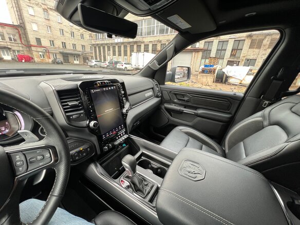 2023 Ram 1500 Quad Cab eTorque V, чёрный, 9150000 рублей - вид 8