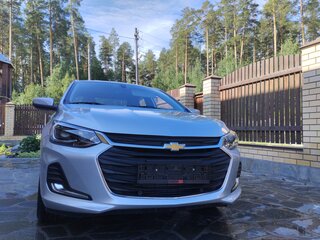 2023 Chevrolet Onix II, серебристый, 1935000 рублей, вид 4