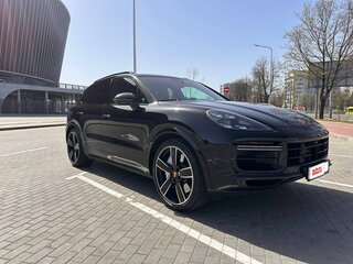 2020 Porsche Cayenne Turbo III, чёрный, 8456313 рублей, вид 3