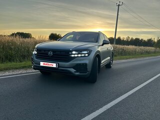 2019 Volkswagen Touareg III, серый, 3550000 рублей, вид 2
