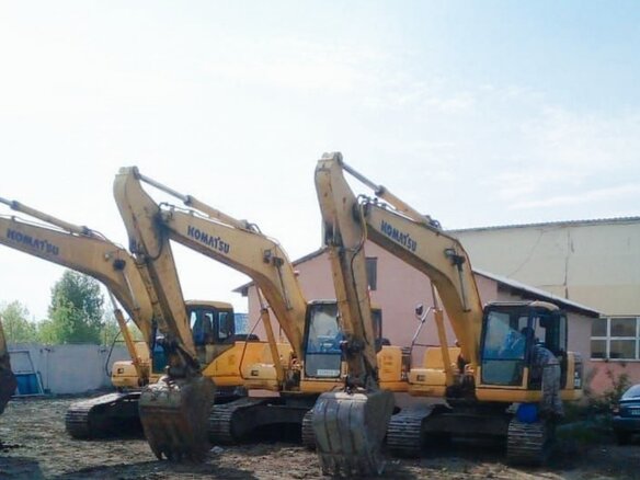 2006 Komatsu PC200-7, золотистый, 3600000 рублей