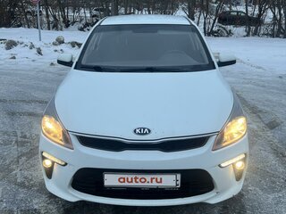 2018 Kia Rio IV, белый, 600000 рублей, вид 2