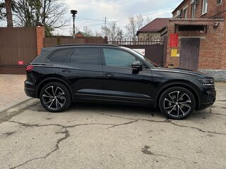 2021 Volkswagen Touareg III, чёрный, 7150000 рублей, вид 5