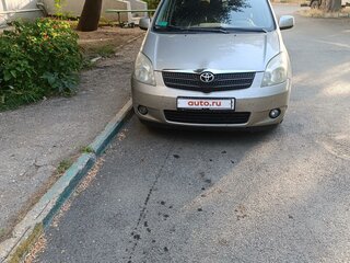 2002 Toyota Corolla Verso I, золотистый, 440000 рублей, вид 3
