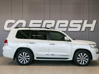 2016 Toyota Land Cruiser 200 Series Рестайлинг 2, белый, 5400000 рублей, вид 4