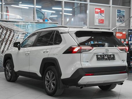 2024 Toyota RAV4 V (XA50), белый, 3479000 рублей, вид 4