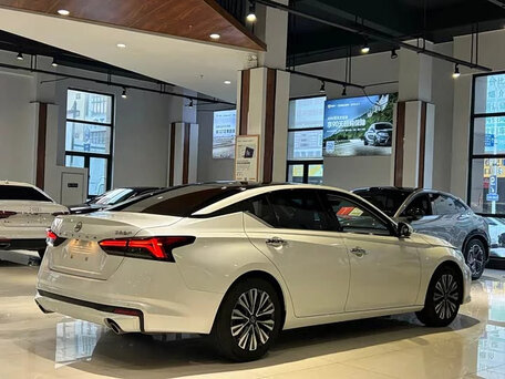 2025 Nissan Altima VI (L34) Рестайлинг, белый, 2000000 рублей, вид 4