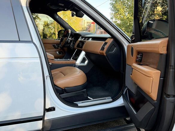 2019 Land Rover Range Rover IV Рестайлинг, белый, 7700000 рублей - вид 22