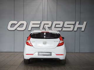 2015 Hyundai Solaris I Рестайлинг, белый, 700000 рублей, вид 4