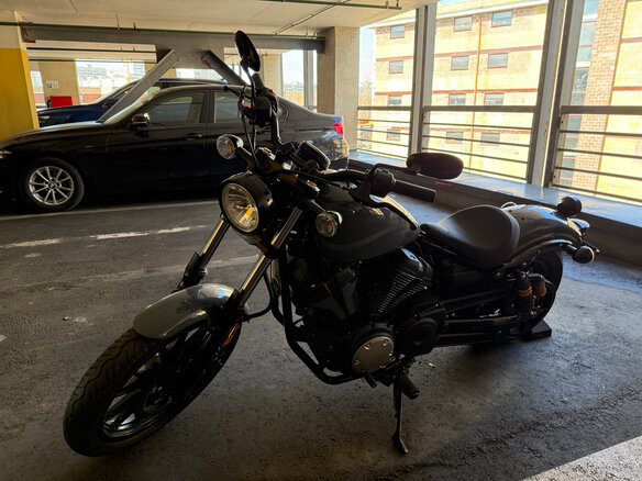 2023 Yamaha XV950 Bolt, серый, 1025000 рублей - вид 4
