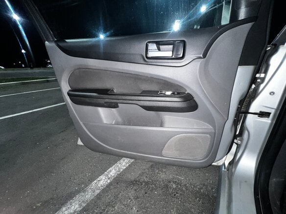 2010 Ford Focus II Рестайлинг, серебристый, 500000 рублей - вид 11