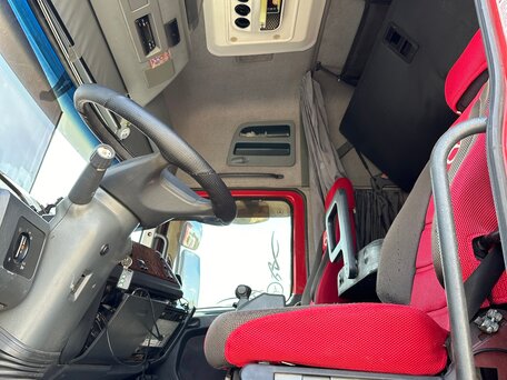 2000 Mercedes-Benz Actros, красный, 2450000 рублей, вид 1