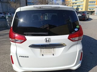 2016 Honda Freed II, белый, 1490000 рублей, вид 3