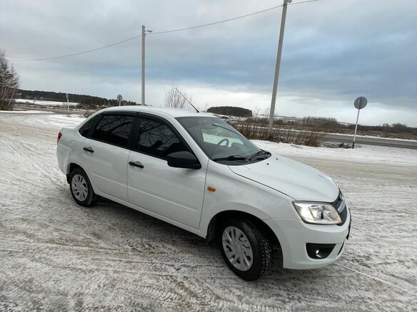 2017 Lada (ВАЗ) Granta I, белый, 580000 рублей - вид 4