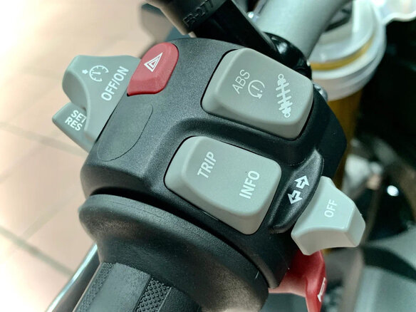 2017 BMW S 1000 R, серый, 1000000 рублей - вид 12