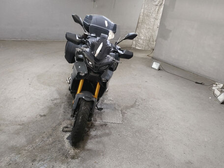 2024 Yamaha MT-09 Tracer (FJ-09), серый, 1800000 рублей, вид 3