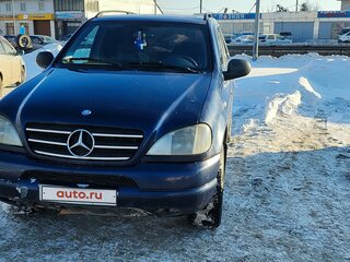 1998 Mercedes-Benz M-Класс 320 I (W163), синий, 560000 рублей, вид 2