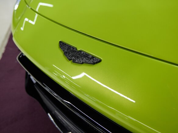 2018 Aston Martin V8 Vantage IV, зелёный - вид 11